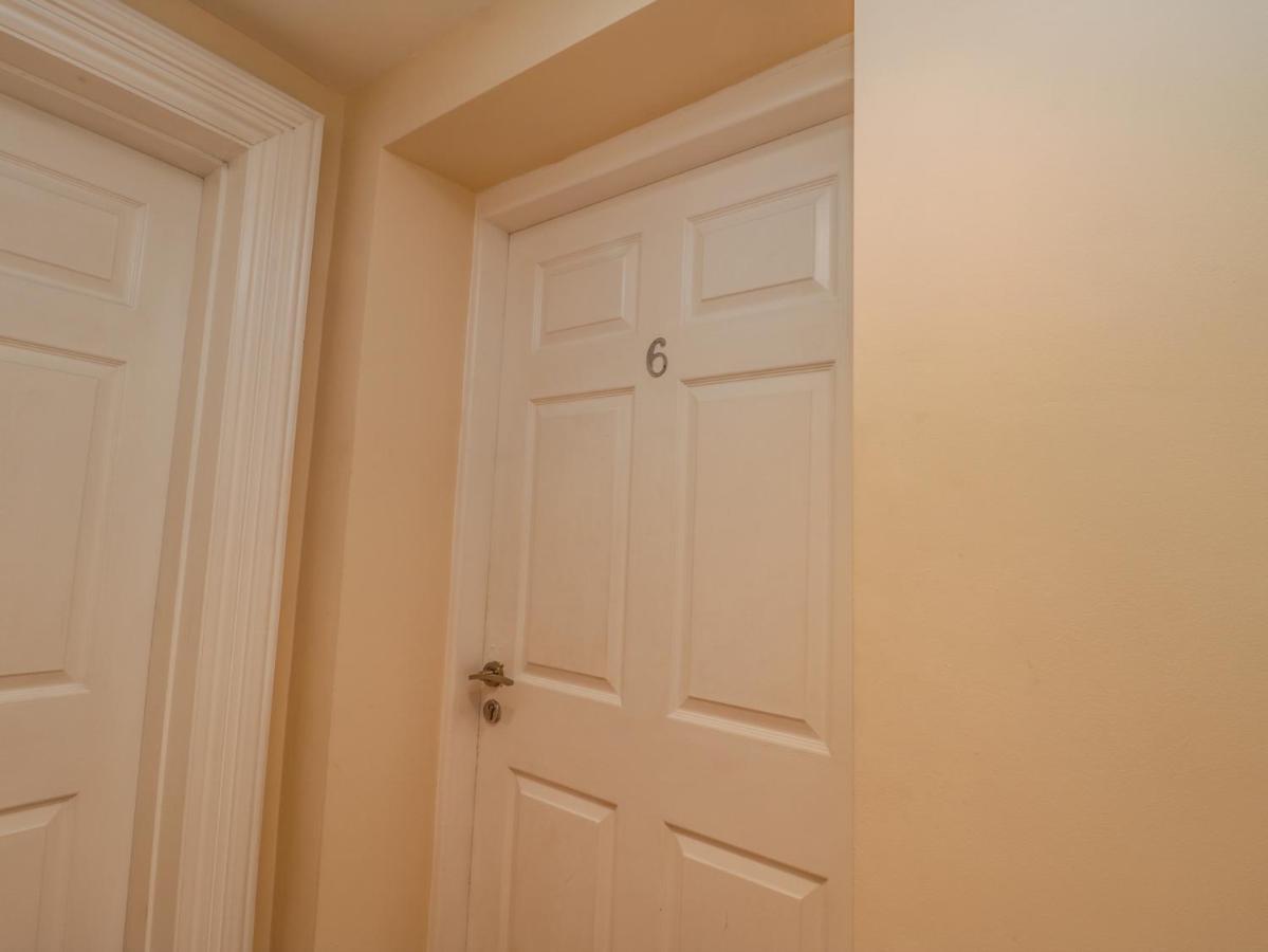 Apartment 6 ويتبي المظهر الخارجي الصورة